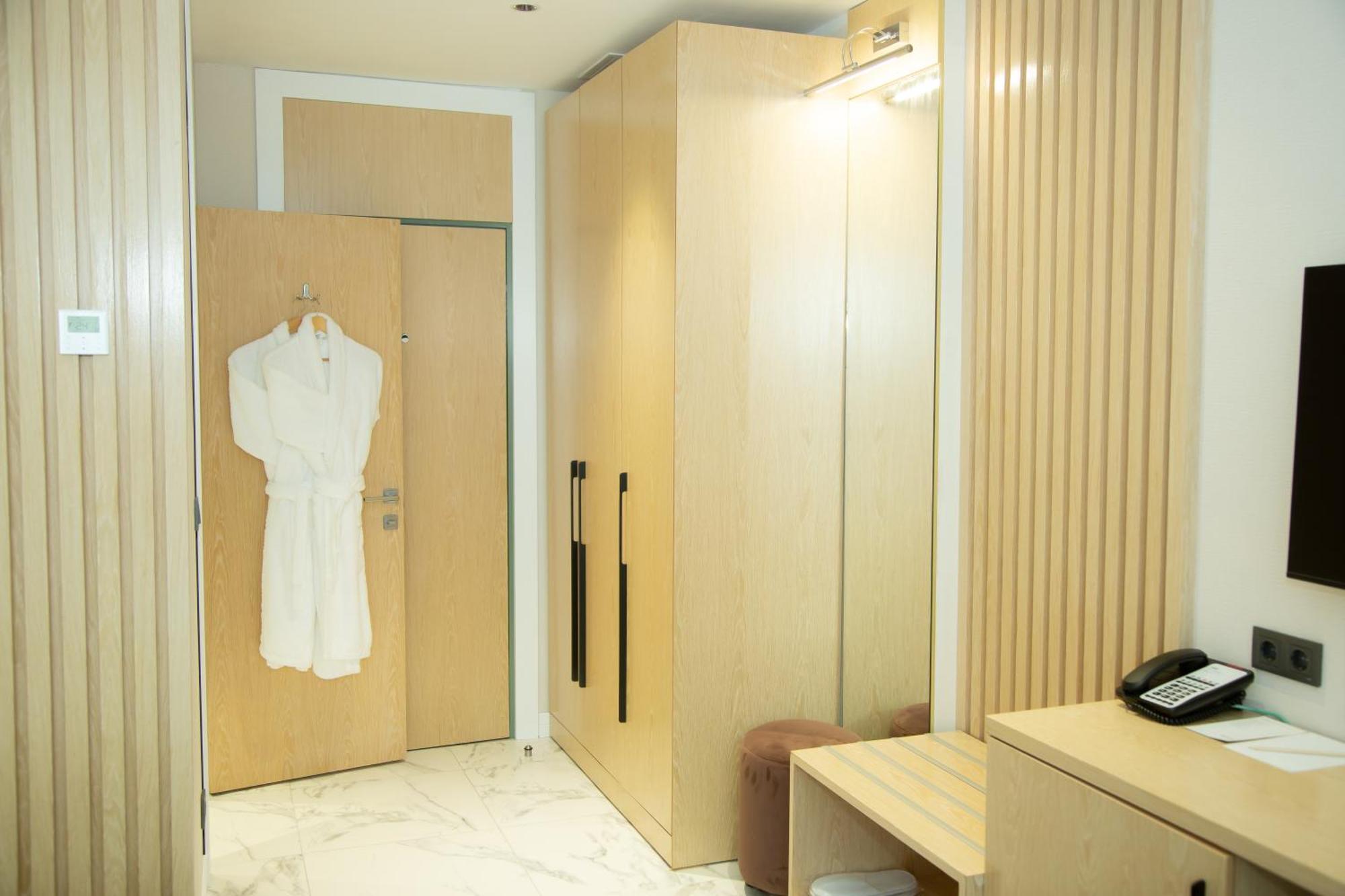 Park Dedeman Almaty Otel Dış mekan fotoğraf